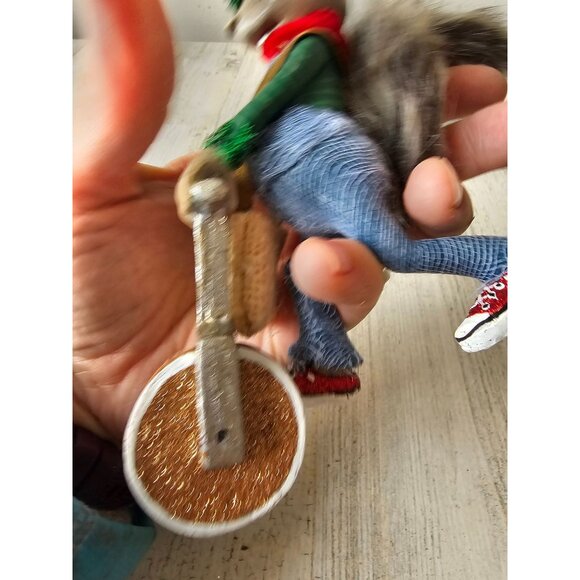 Grandin road Sugarplum sammy Squirrel nutmeg gardener farmer statue figurine Xma - Picture 5 of 10